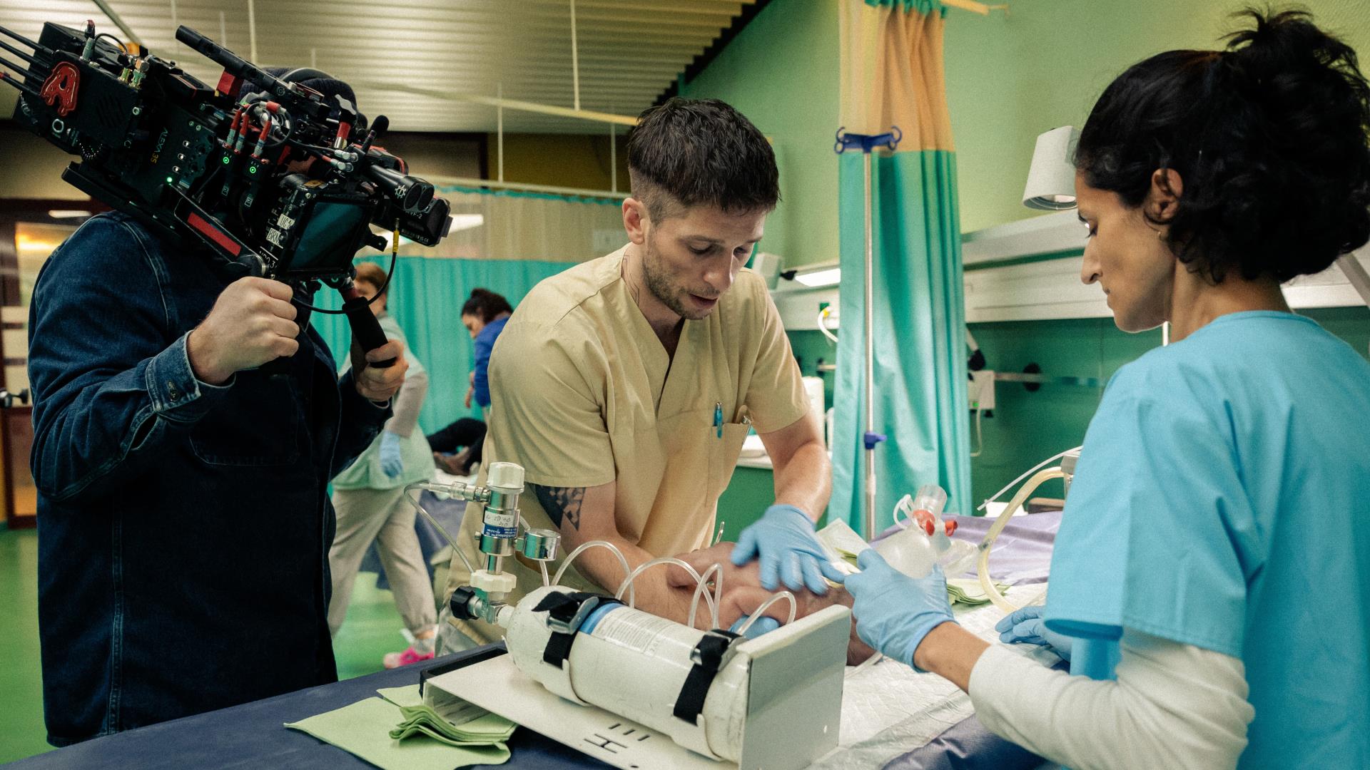Showcasing Stress-Filled Reality of Emergency Medicine, Gritty Hospital Drama ‘KRANK Berlin’ Strives for Authenticity